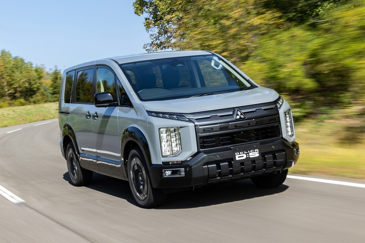 Mitsubishi DELICA D:5