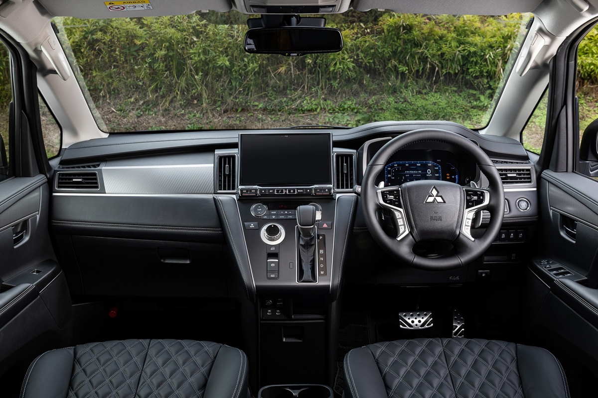 Mitsubishi DELICA D:5