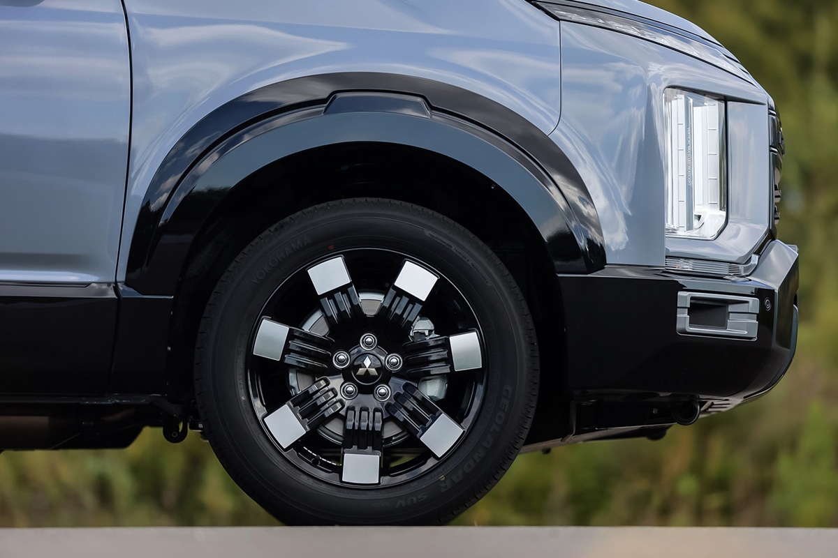 Mitsubishi DELICA D:5