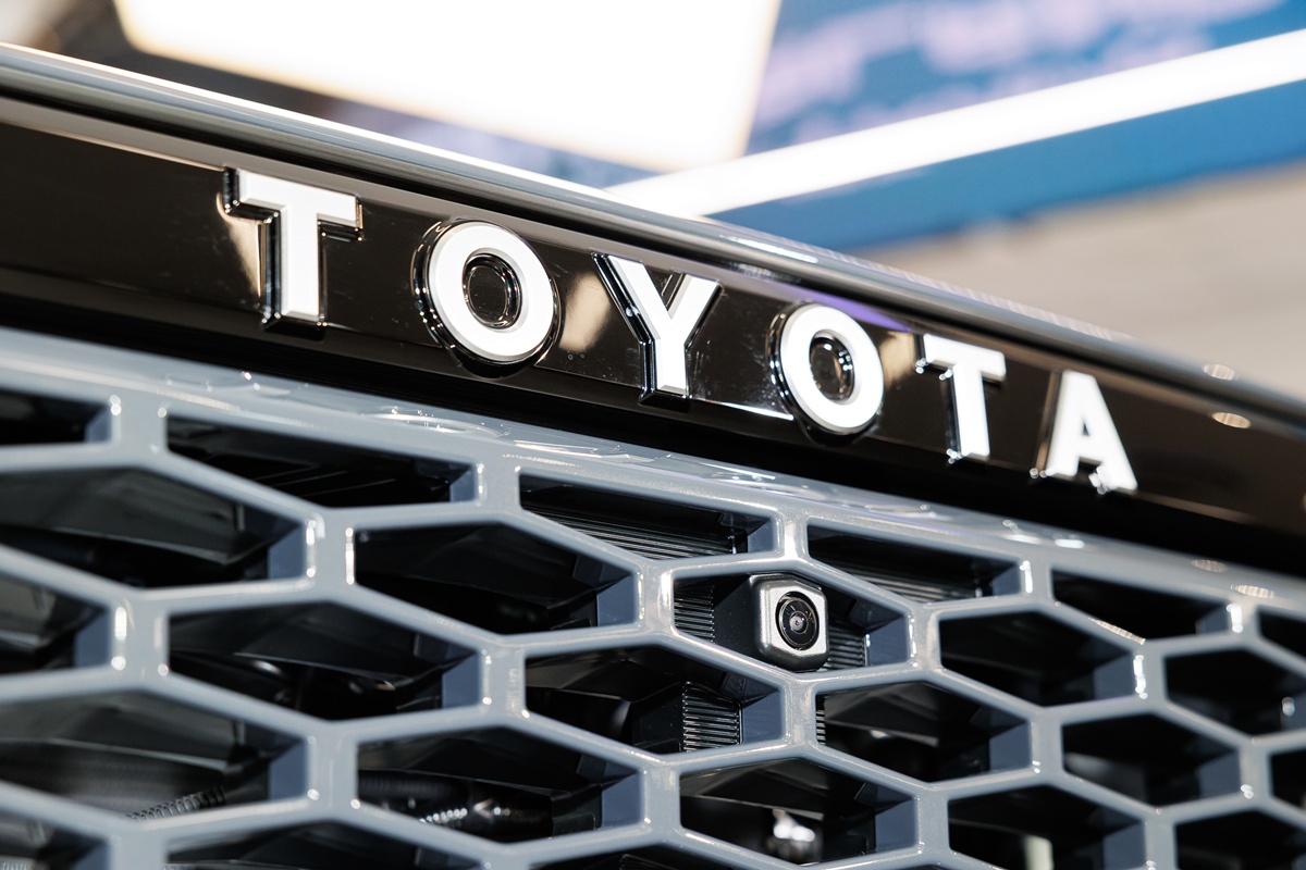 Toyota HILUX TRAVO OVERLAND