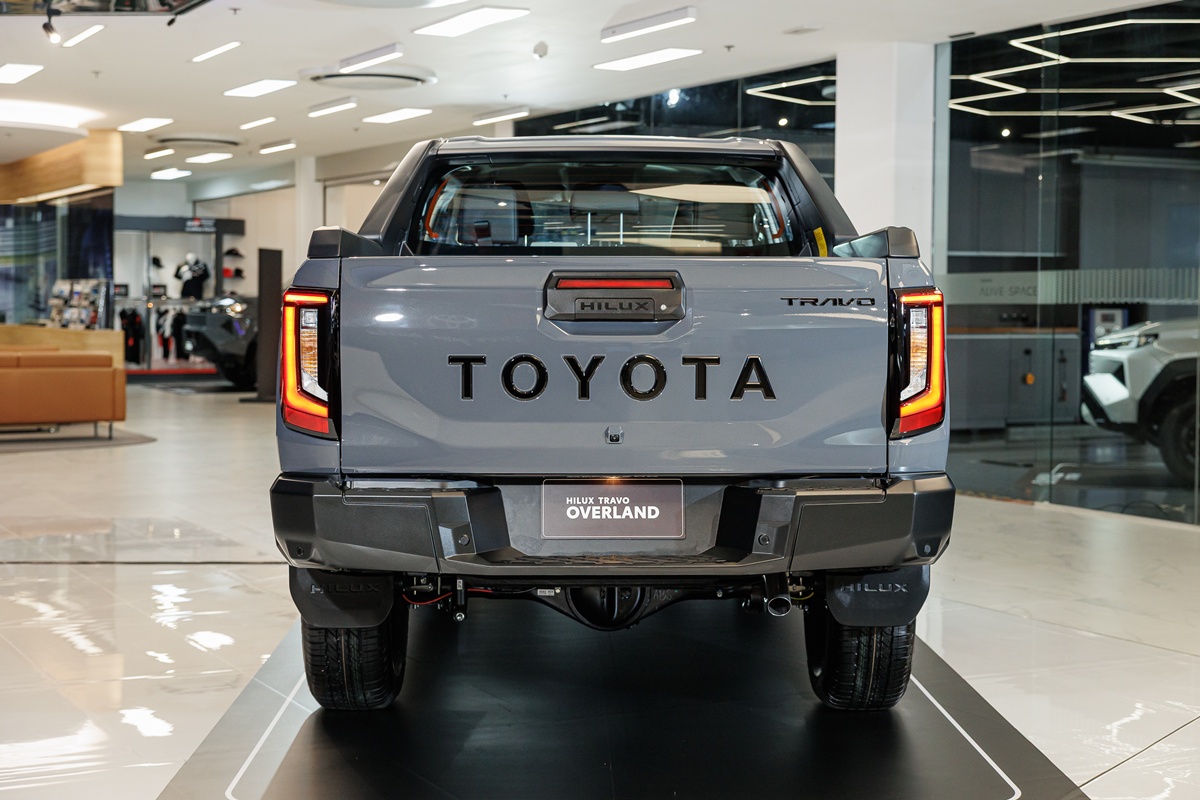 Toyota HILUX TRAVO OVERLAND