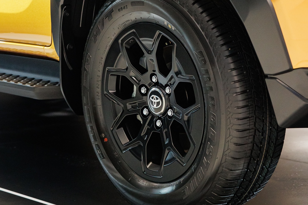 Toyota HILUX TRAVO OVERLAND