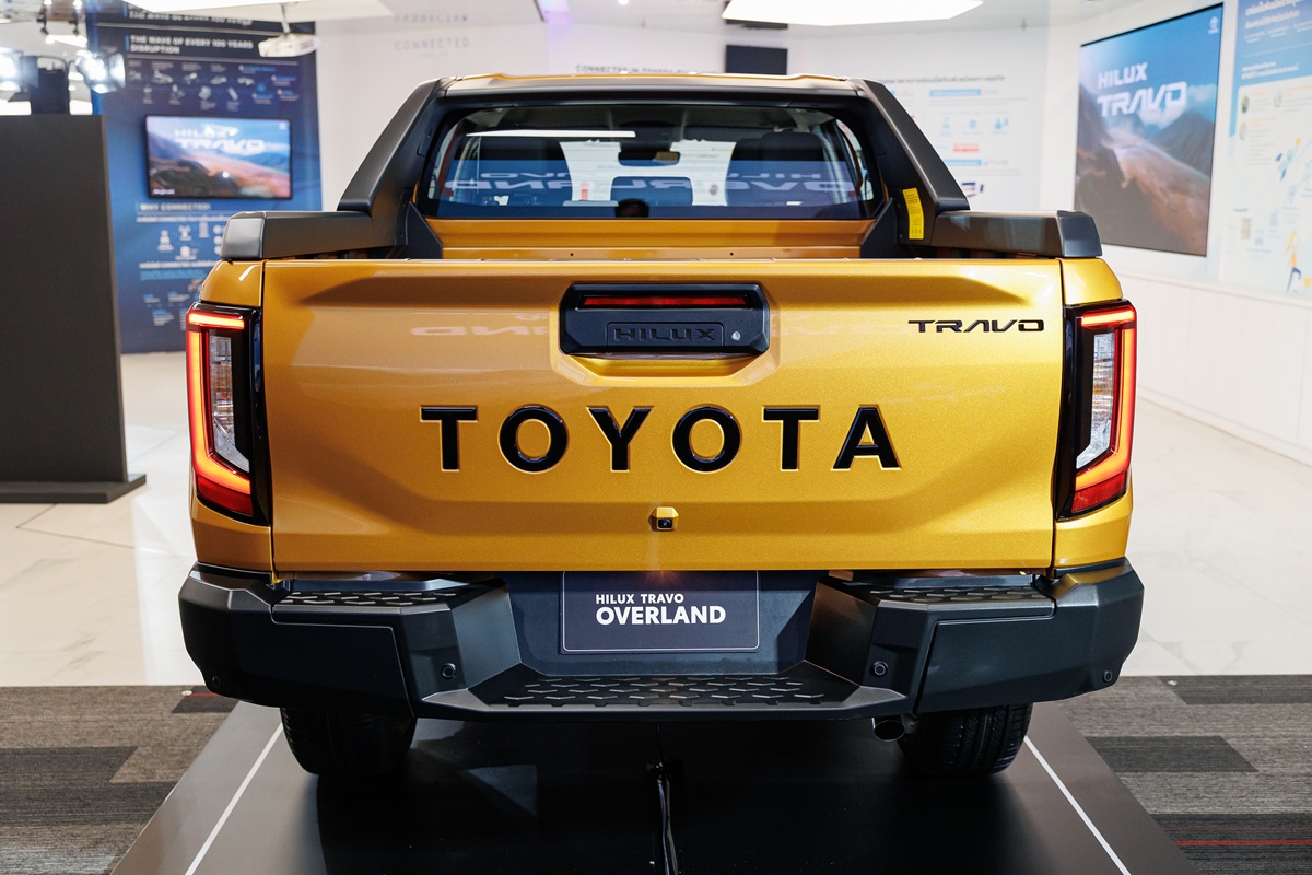 Toyota HILUX TRAVO OVERLAND