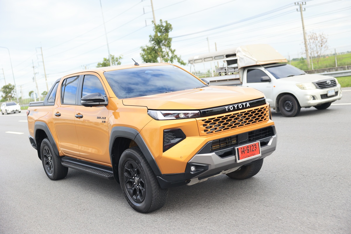 Toyota HILUX TRAVO OVERLAND