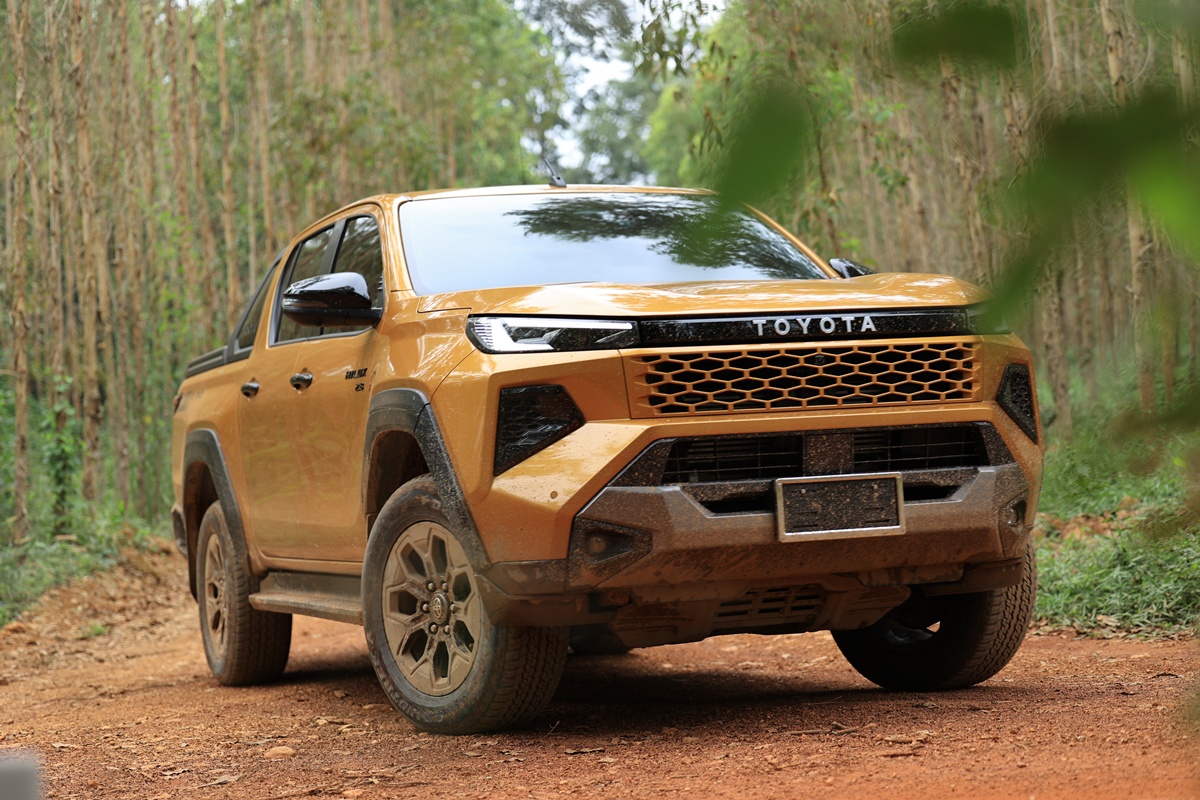 Toyota HILUX TRAVO OVERLAND