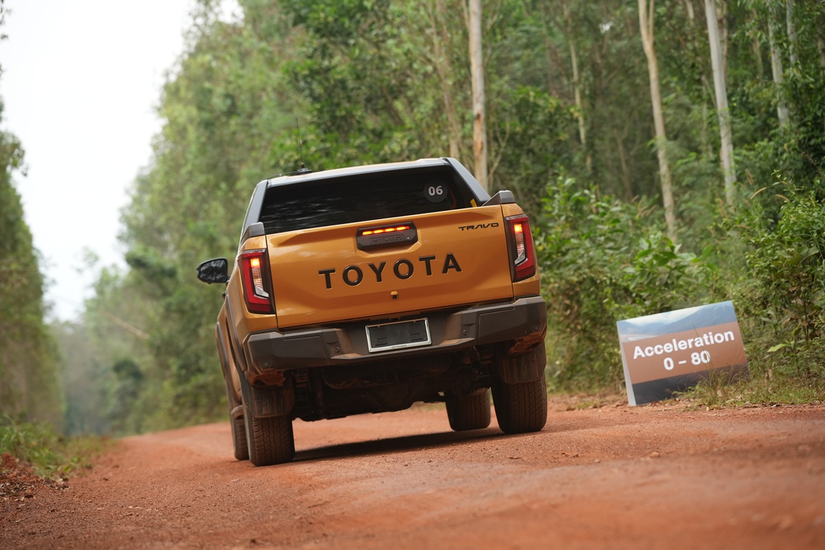 Toyota HILUX TRAVO OVERLAND