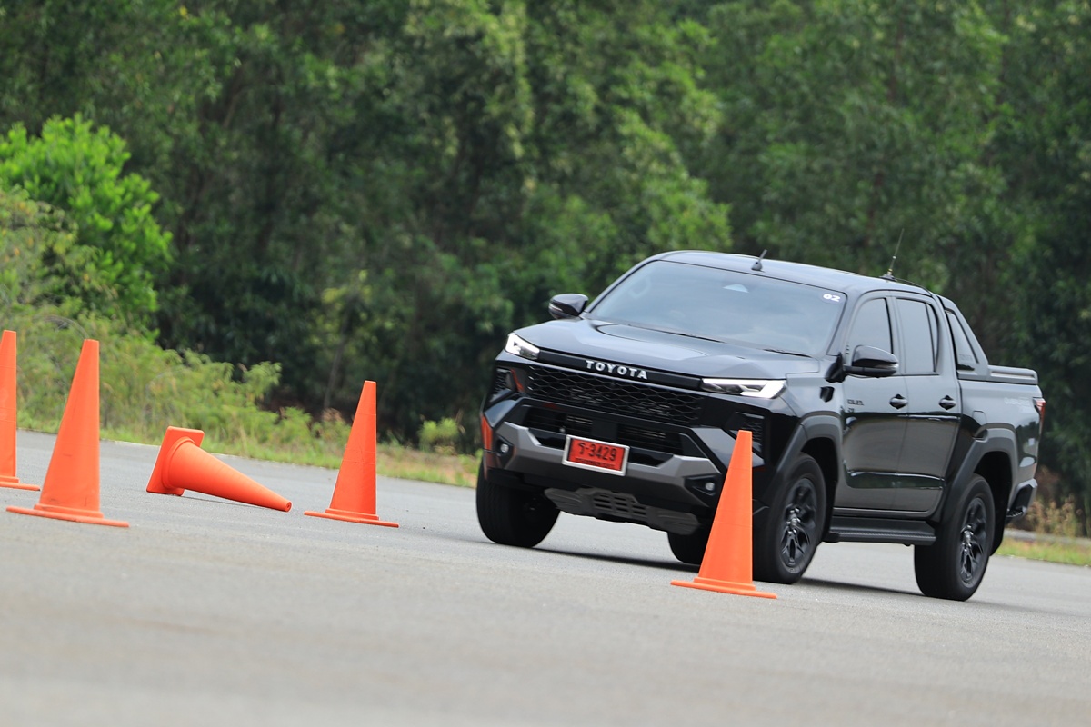 Toyota HILUX TRAVO OVERLAND