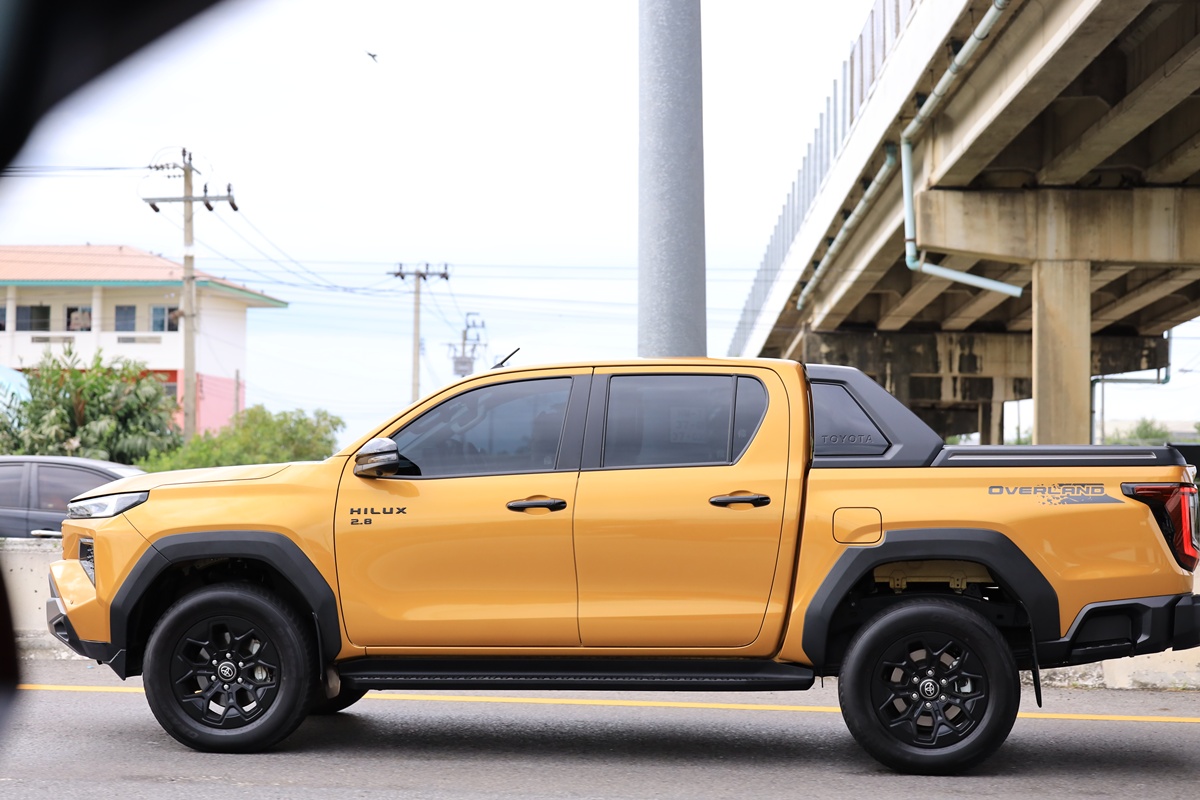 Toyota HILUX TRAVO OVERLAND