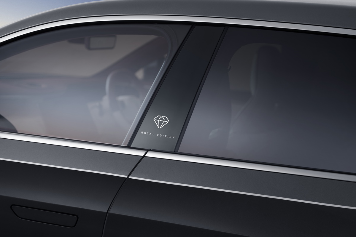 AVATR 11 Royal Edition