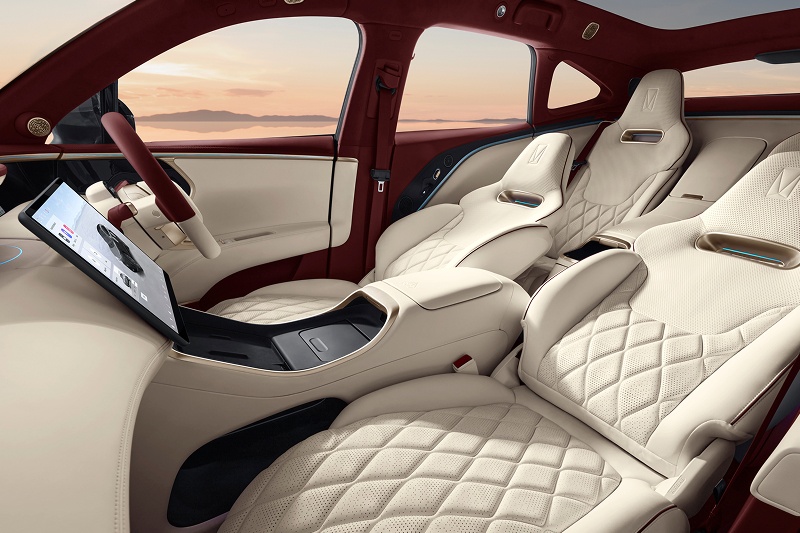 AVATR 11 Royal Edition