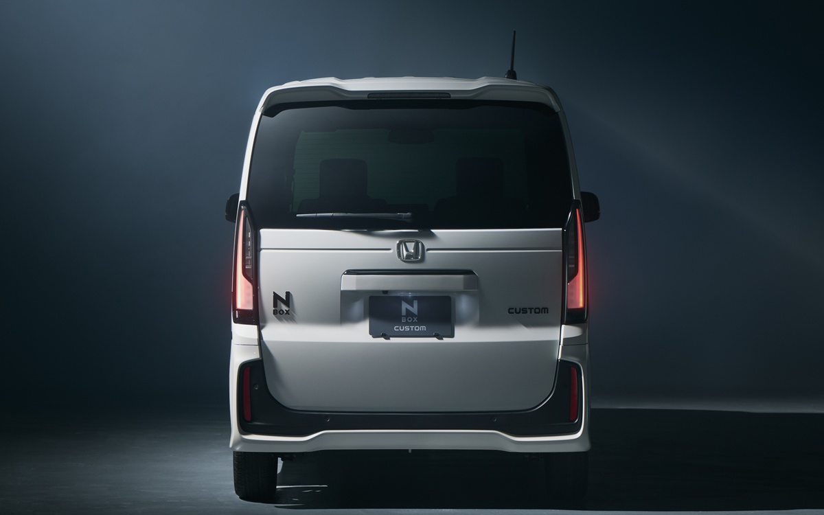 Honda N-BOX CUSTOM Black Style