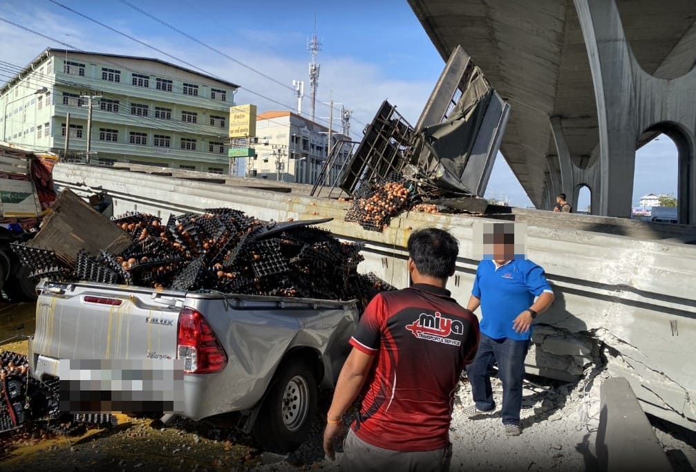 สะพานลอยถล่ม