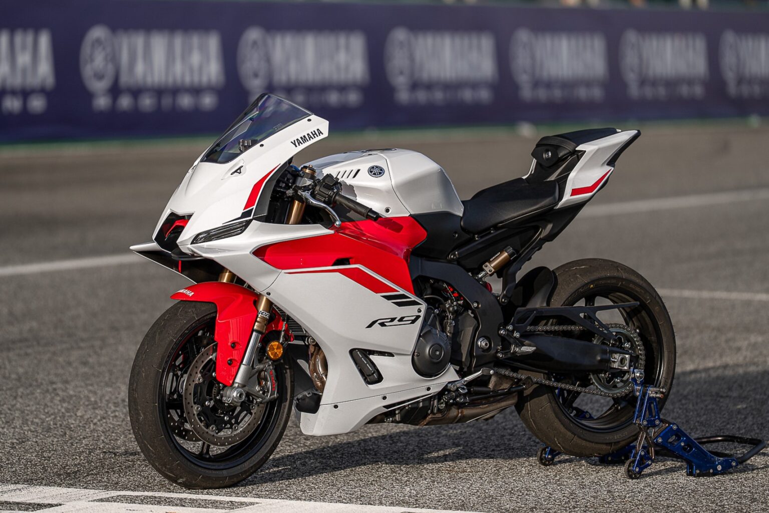 รีวิว Yamaha R9 ซูเปอร์สปอร์ตยุคใหม่ ขี่ง่าย สเปกจัดเต็ม ราคาไม่ถึง 5 แสน