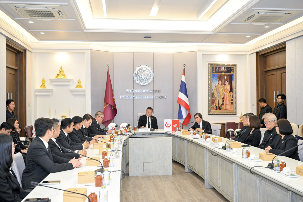 ไทยฮอนด้ามอบหมวกกันน็อก 