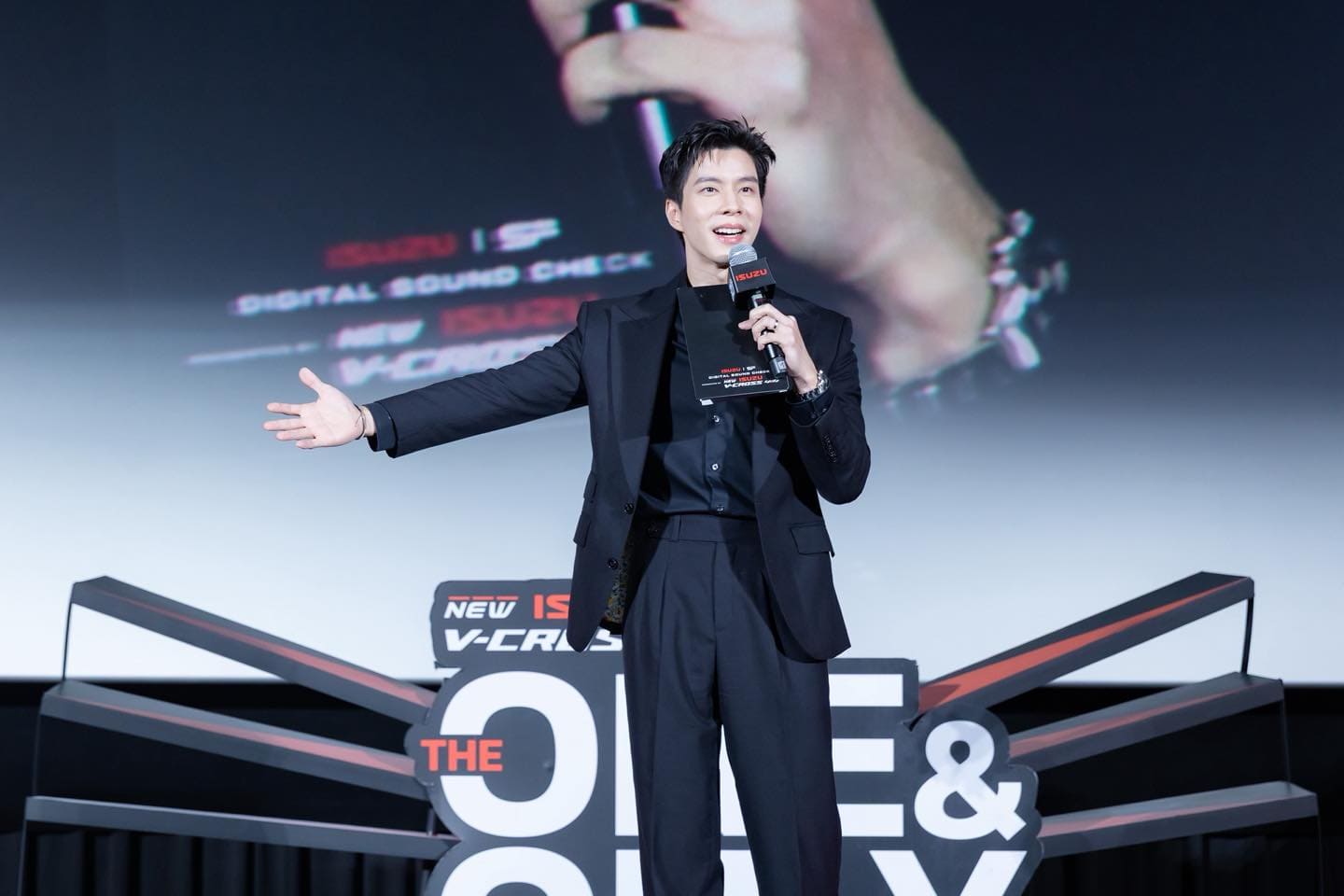 ISUZU V-CROSS 4X4 THE ONE & ONLY EXPERIENCE