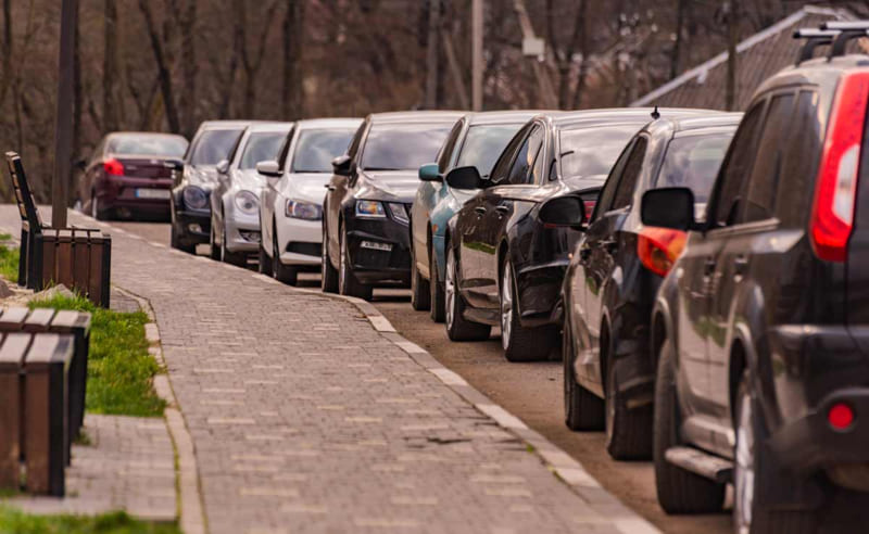 จอดรถผิดทิศสวนเลนการวิ่ง