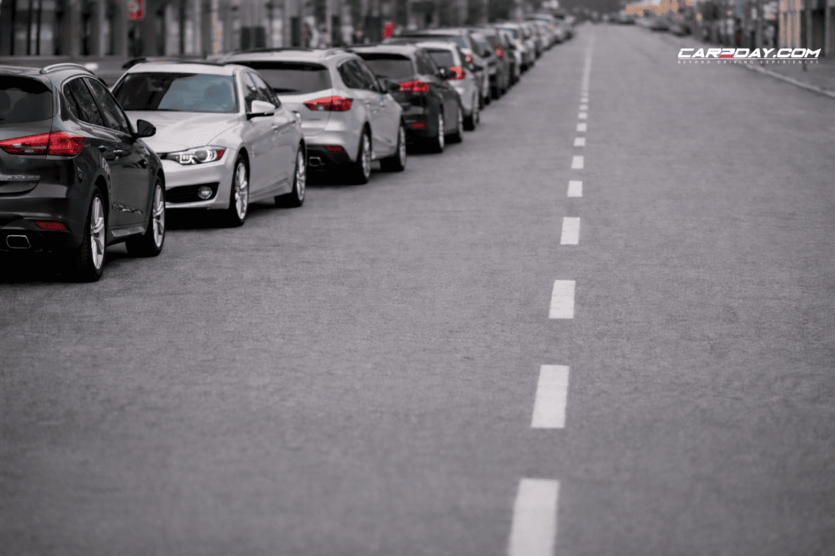 การจอดรถกลับด้านสวนเลนการวิ่ง