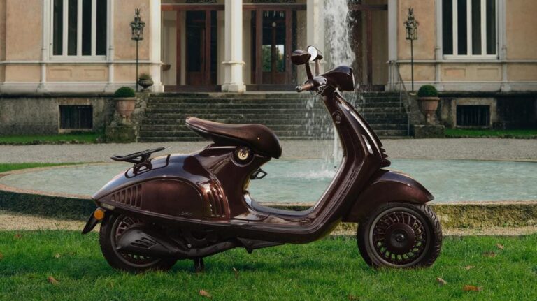 2026 Vespa 946 Horse