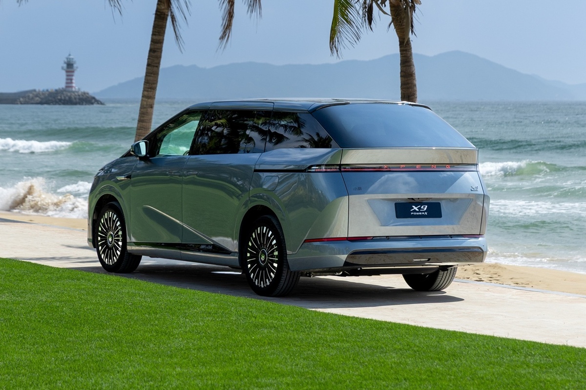 XPENG X9 EREV