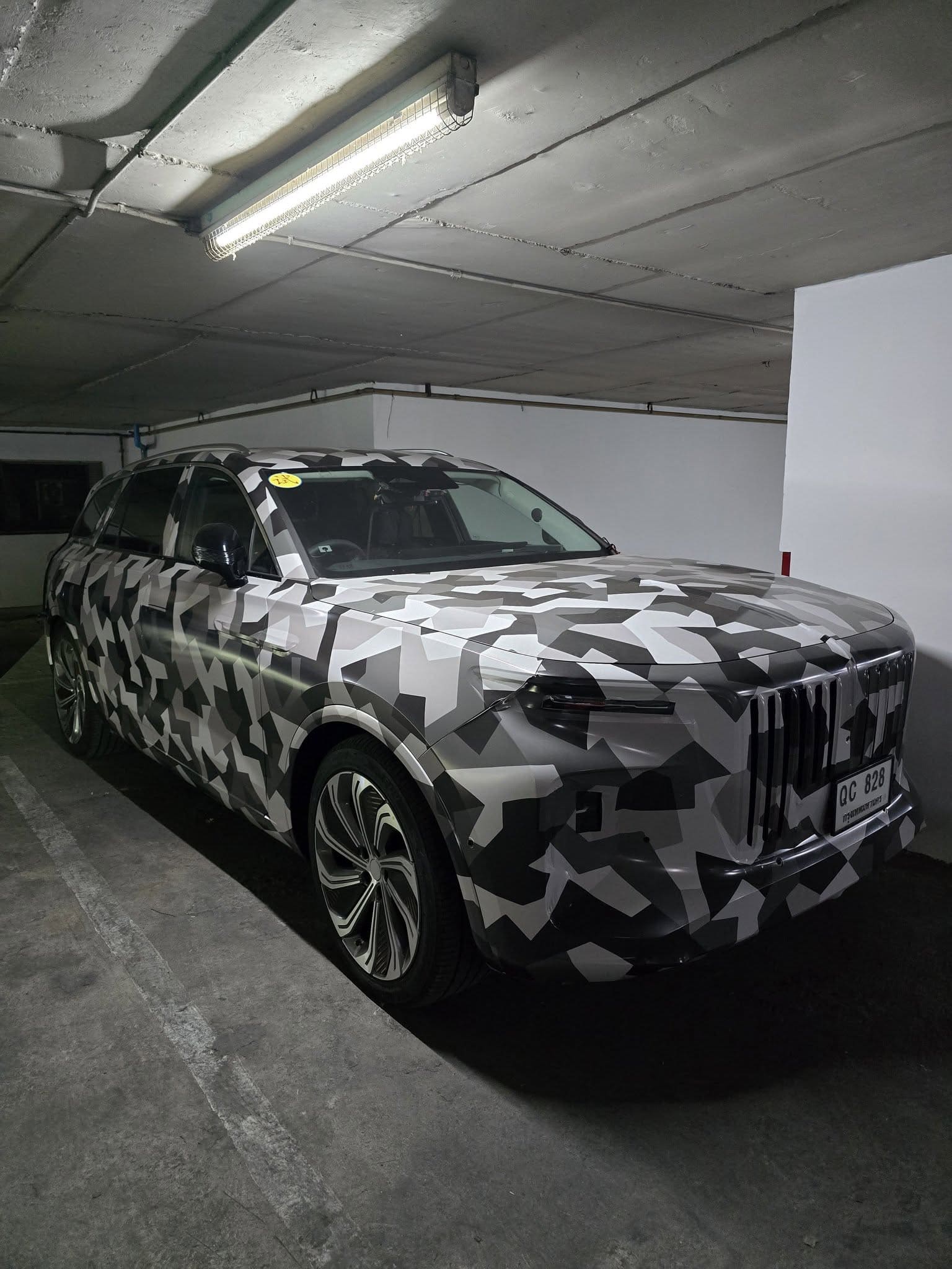 Hongqi E-HS9 Spy Shots