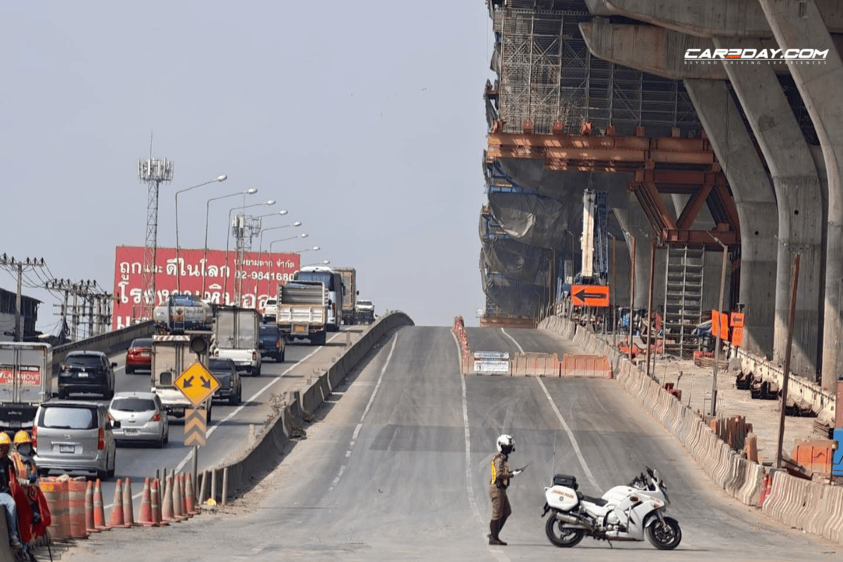 ถนนบรมราชชนนีช่องทางหลัก