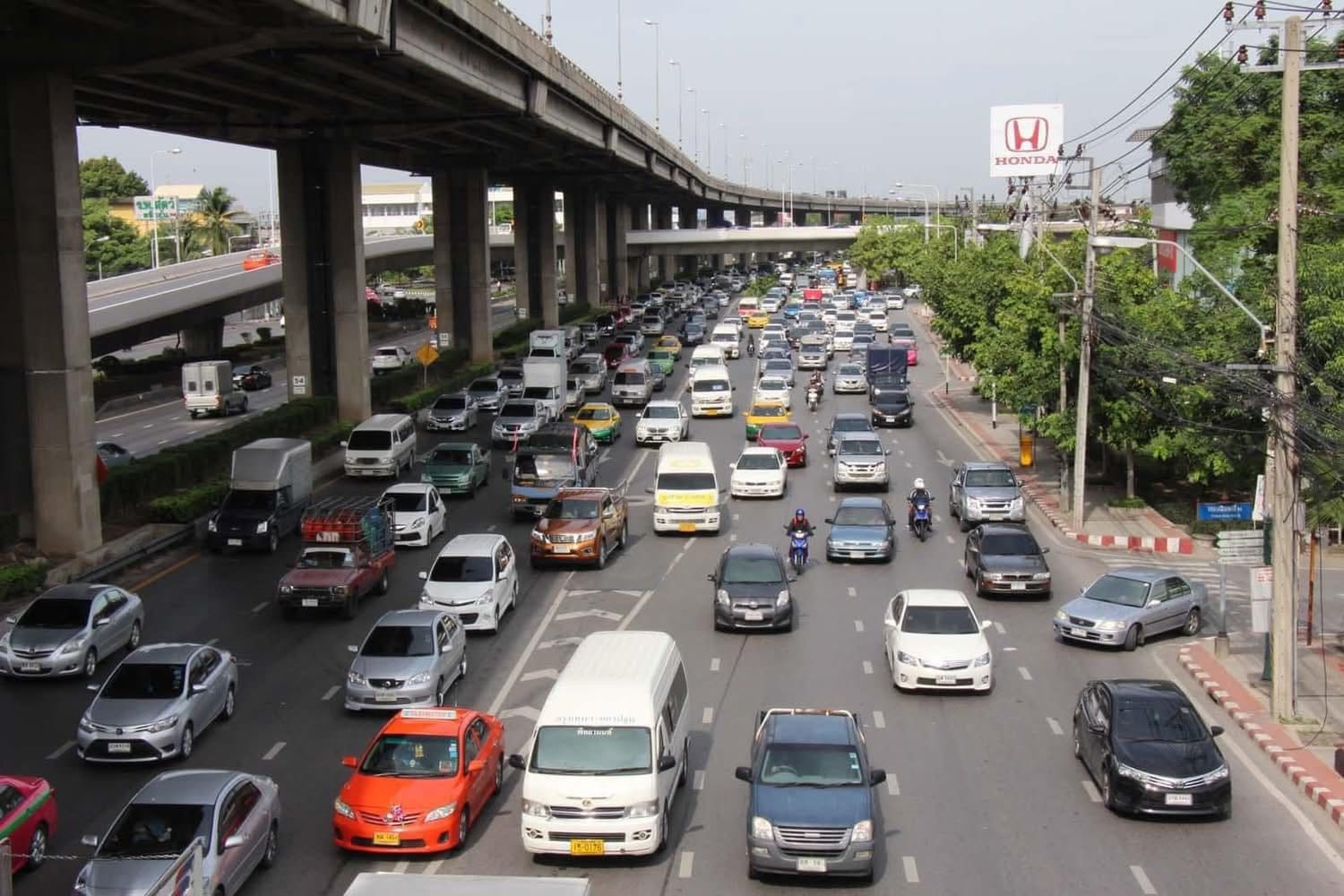 ถนนบรมราชชนนีช่องทางหลัก