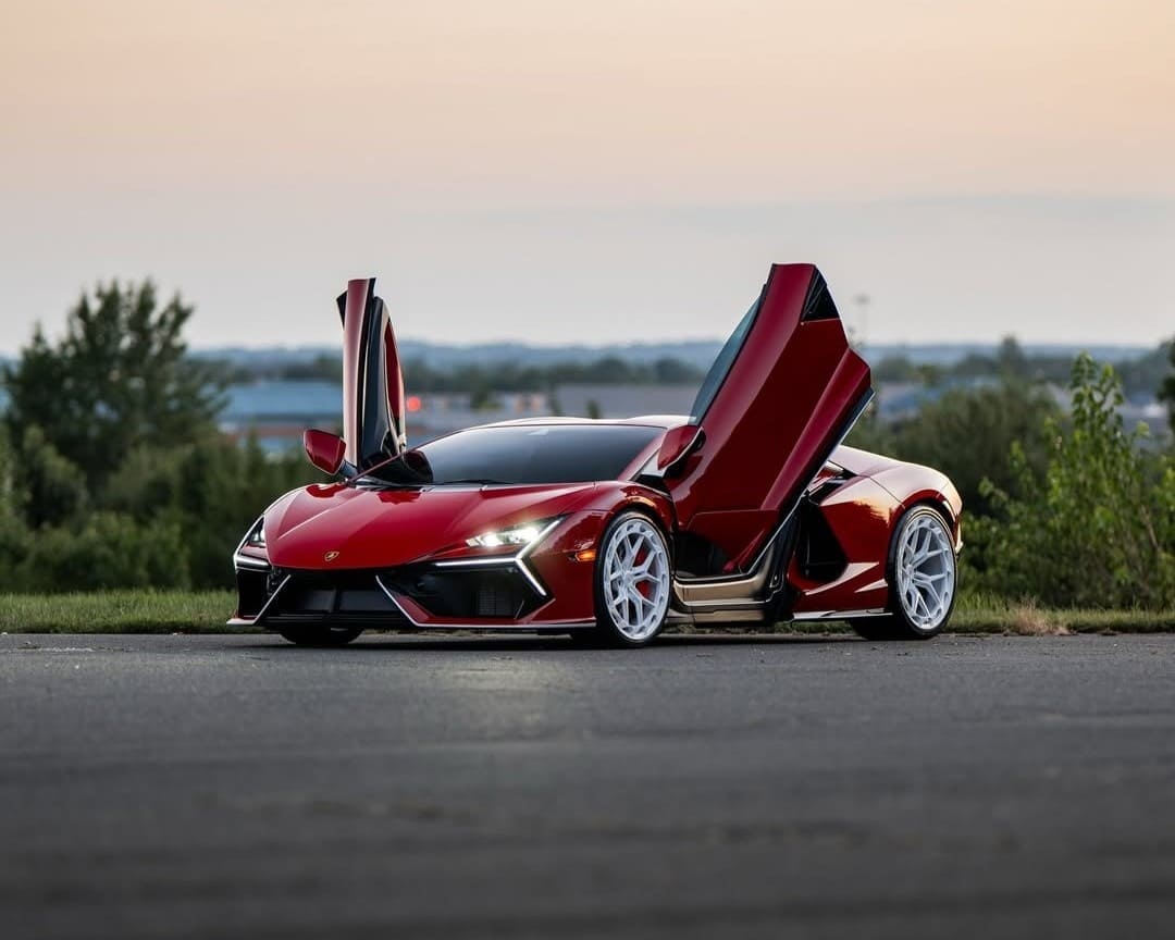 Lamborghini Revuelto