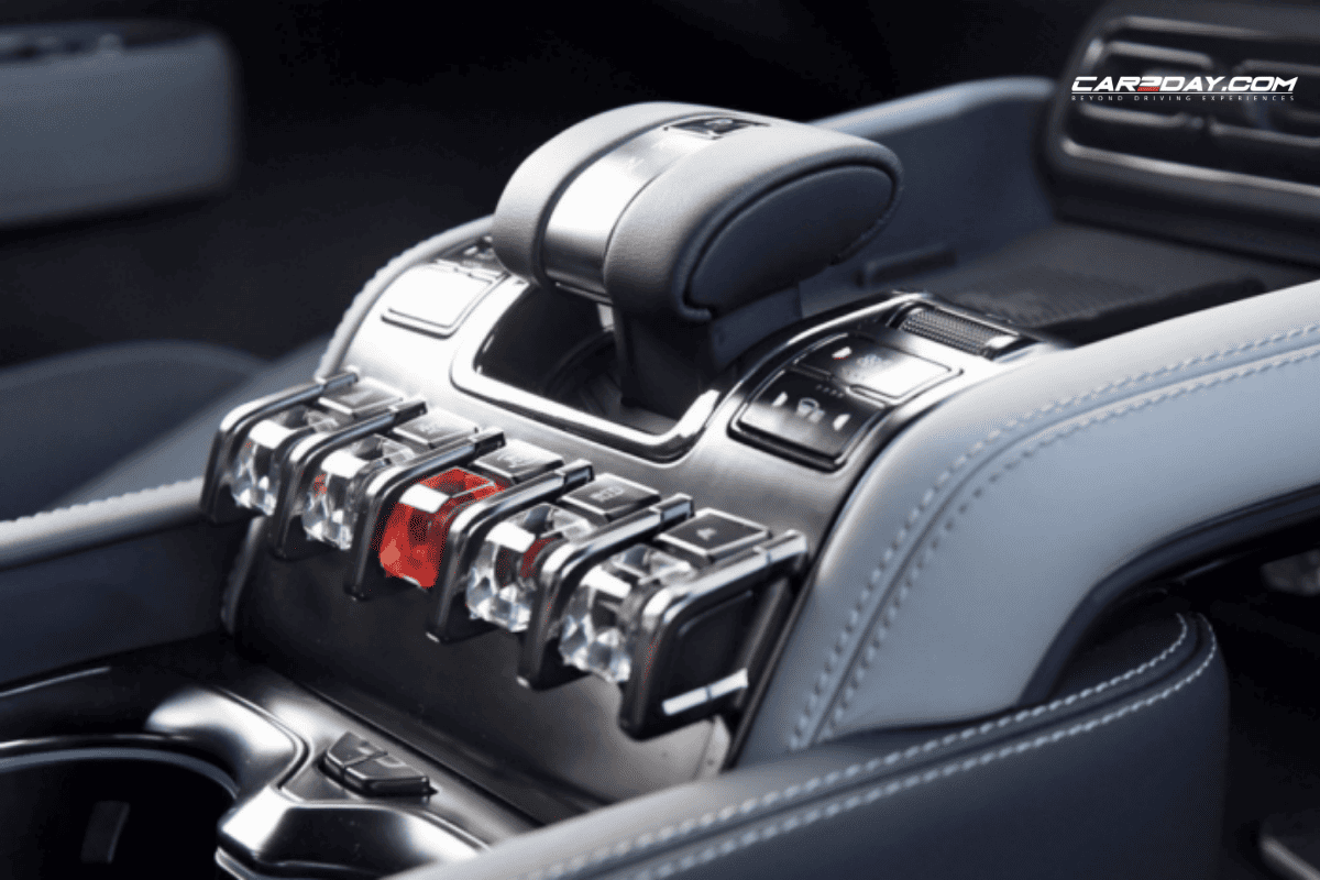 จีนเตรียมบังคับ รถใหม่ต้องมีปุ่มจริง