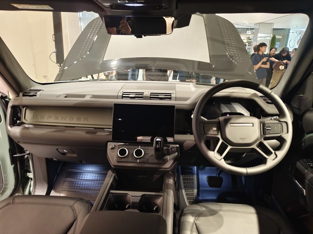 Land Rover Defender Trophy Edition เพียง 10 คันในไทย 7.799 ล้าน