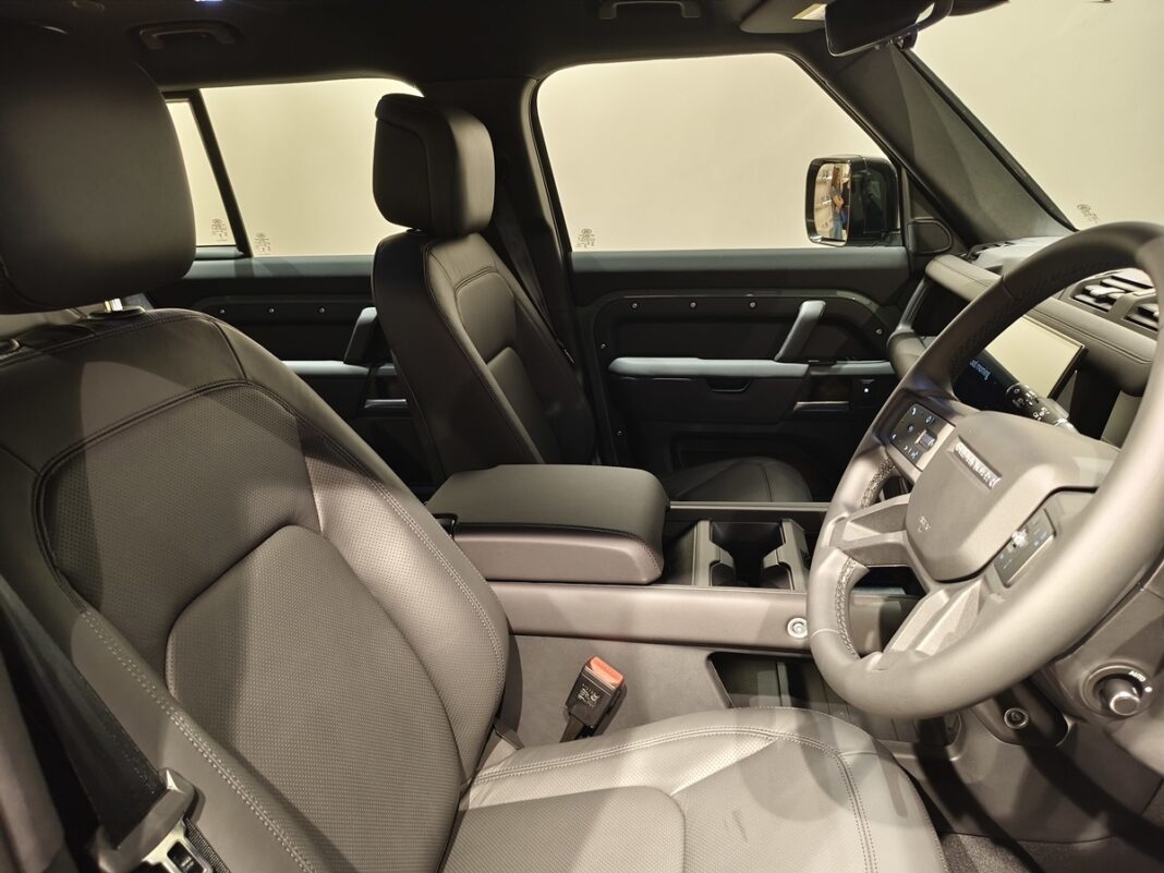 Land Rover Defender Trophy Edition เพียง 10 คันในไทย 7.799 ล้าน
