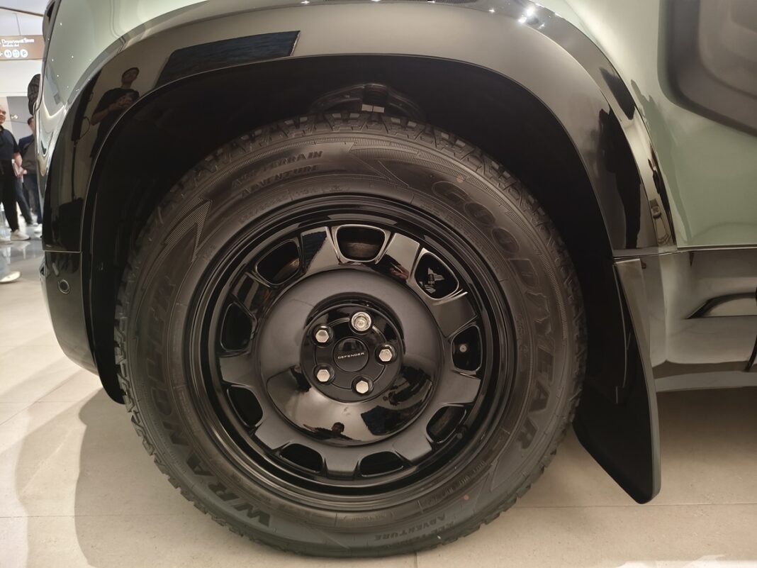 Land Rover Defender Trophy Edition เพียง 10 คันในไทย 7.799 ล้าน