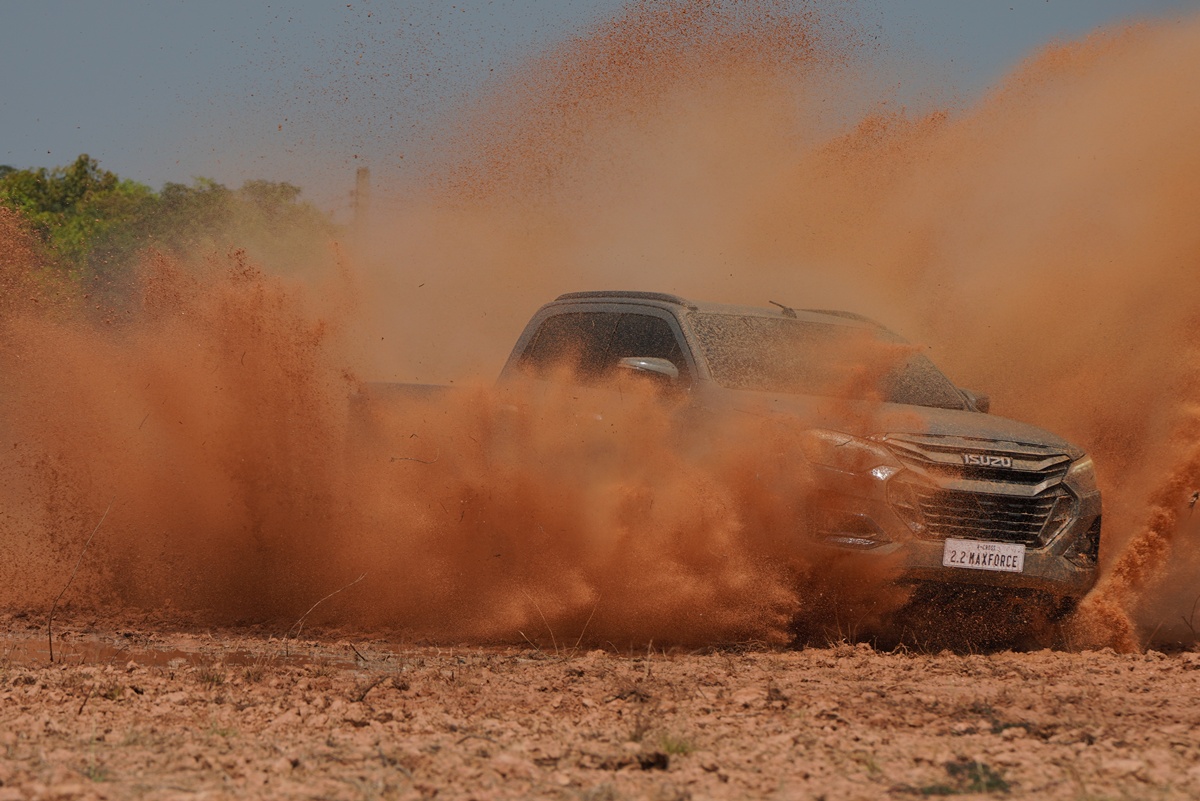 ISUZU V-CROSS 4x4 2026