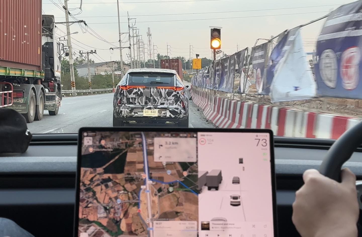 Spy Shot Mazda CX-6e