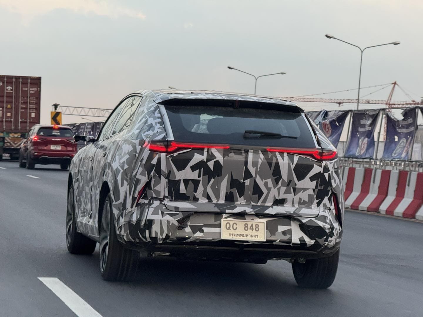 Spy Shot Mazda CX-6e