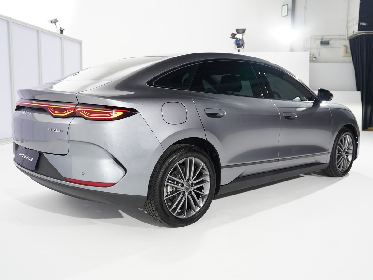 BYD SEAL 6 2026