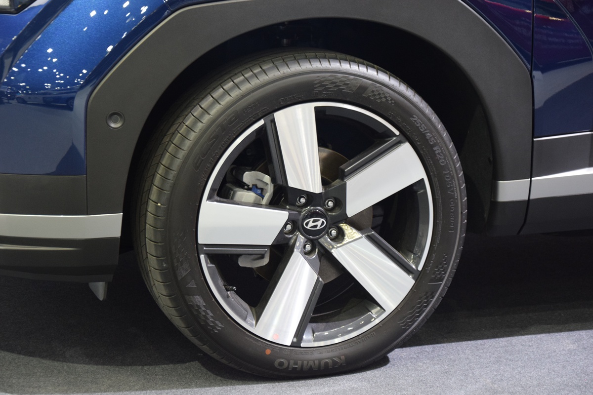 Hyundai SANTA FE HTRAC AWD