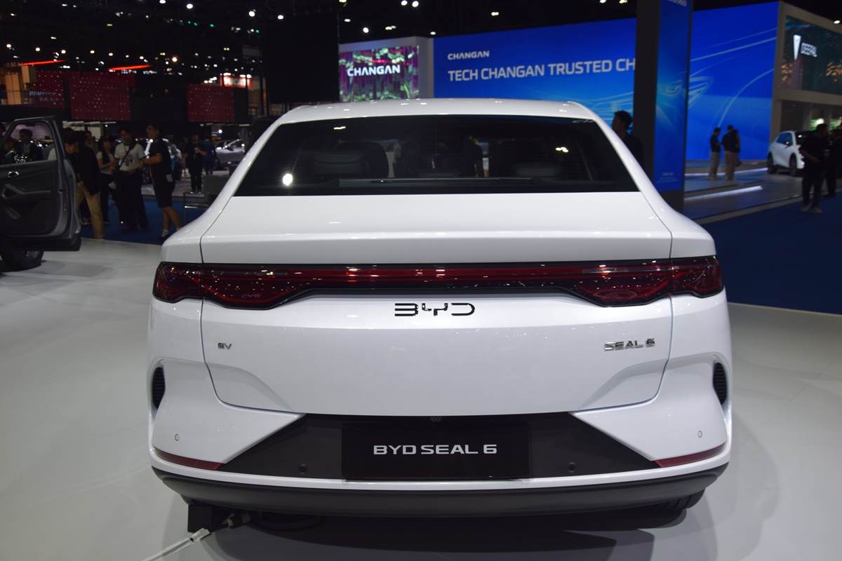 BYD SEAL 6 