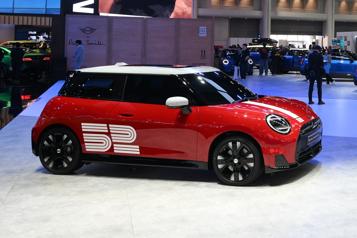 MINI John Cooper Works Electric 1965 Victory Edition 