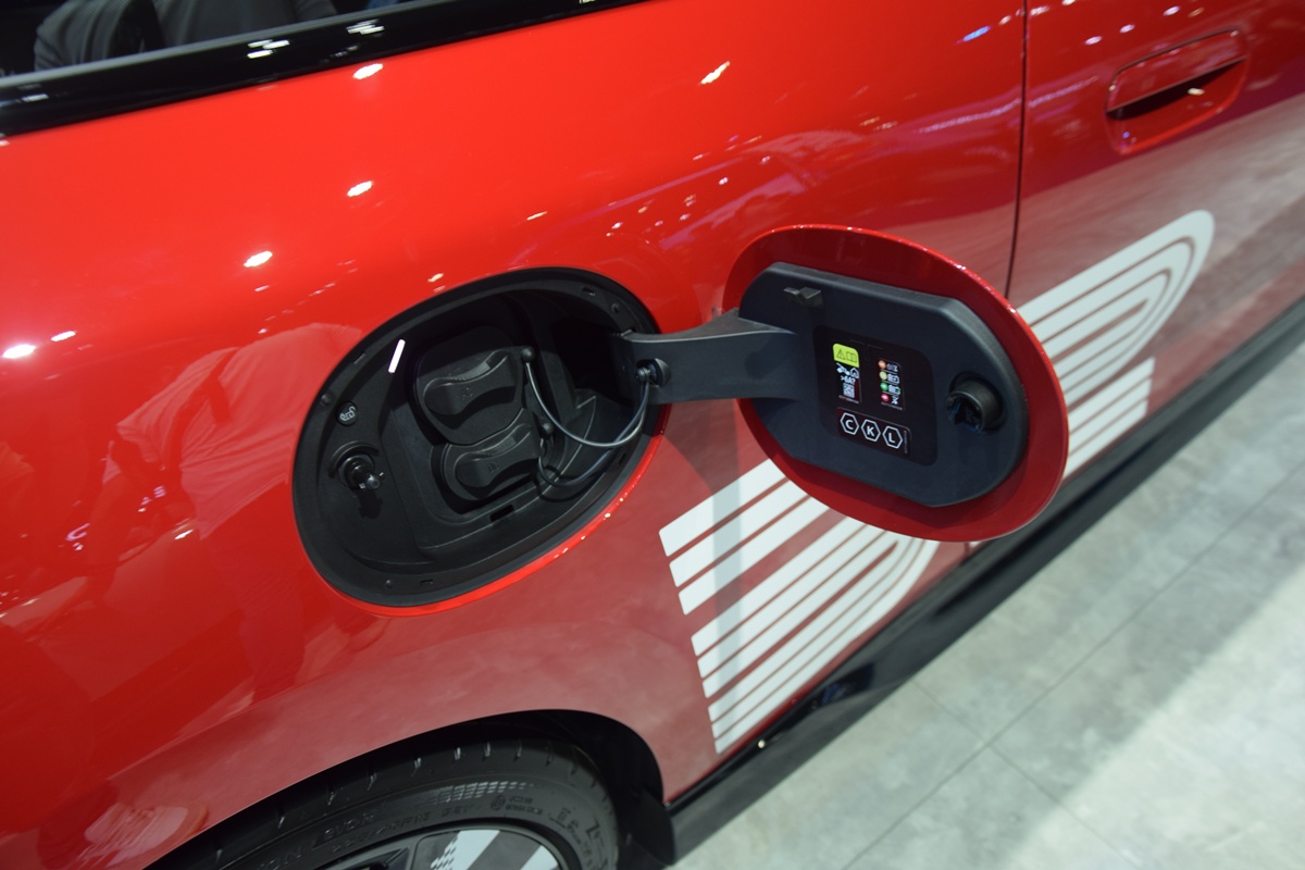 MINI John Cooper Works Electric 1965 Victory Edition 