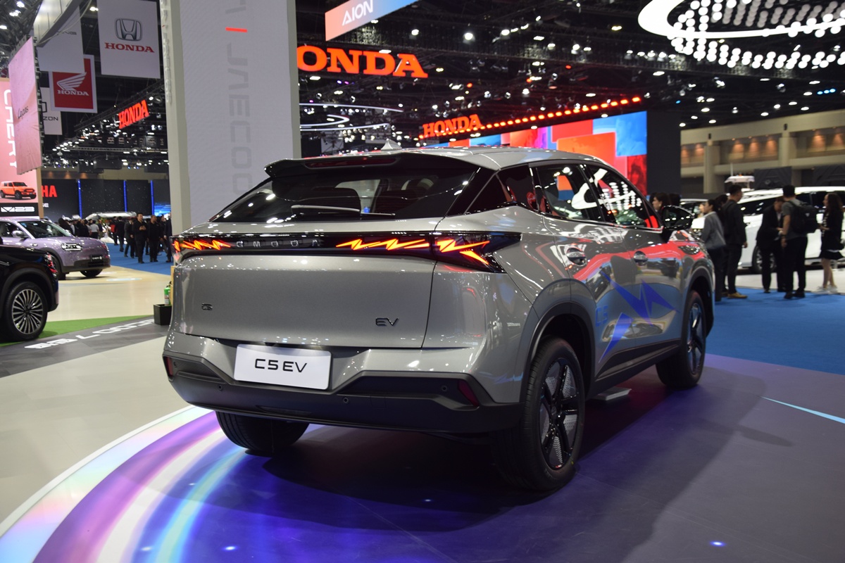 OMODA C5 EV 2026
