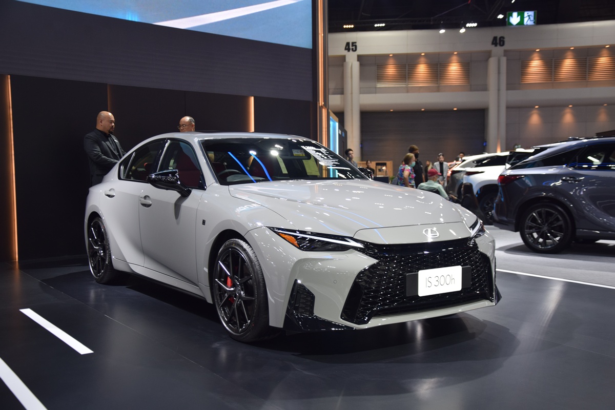 LEXUS IS 2026