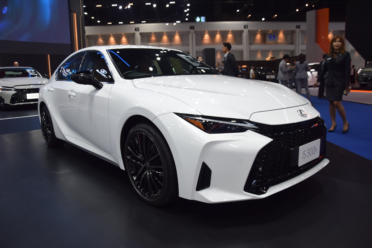 LEXUS IS 2026