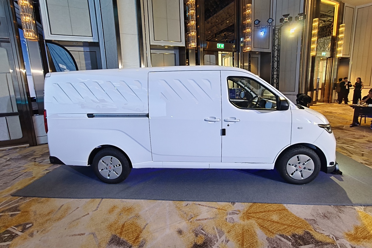WULING PORTA EV