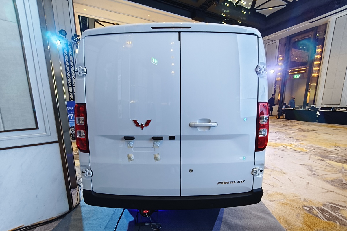 WULING PORTA EV