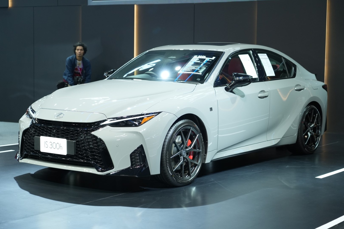 LEXUS