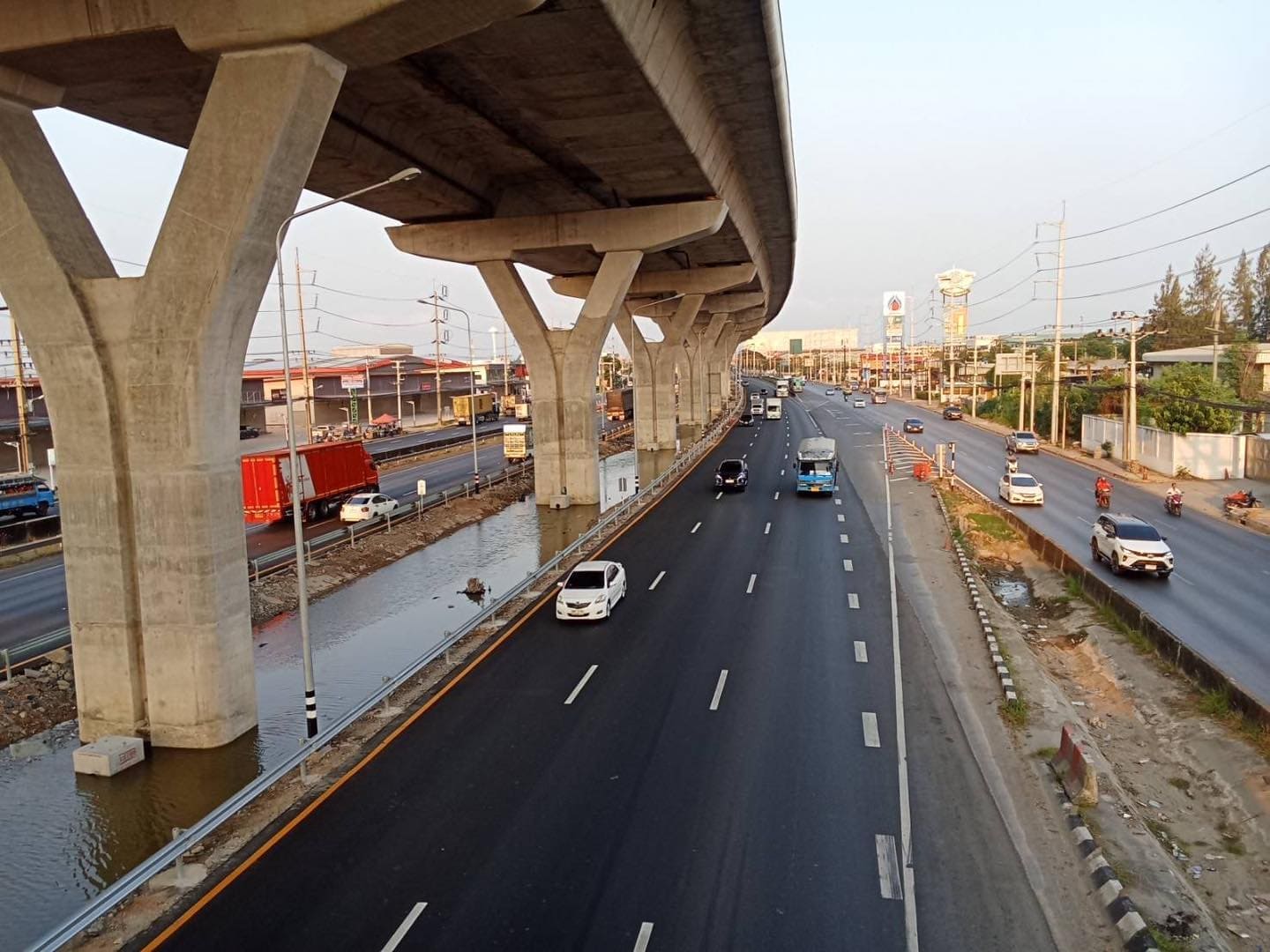 พระราม 2 หยุดก่อสร้างชั่วคราว