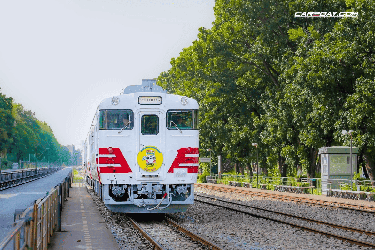 เปิดตัว ดีเซลรางน้องใหม่ KIHA 40 และ KIHA 48