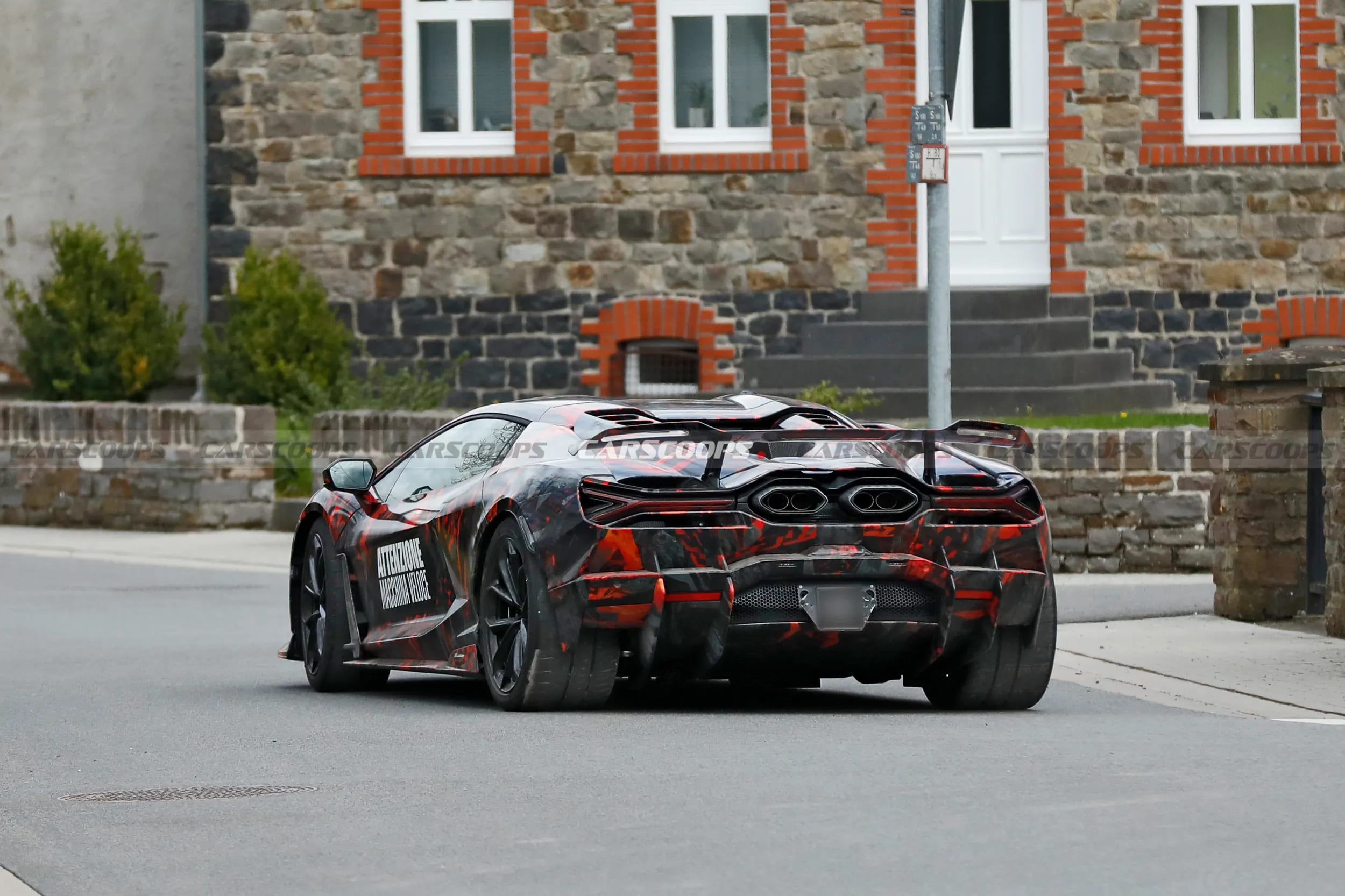 Lamborghini Revuelto SV