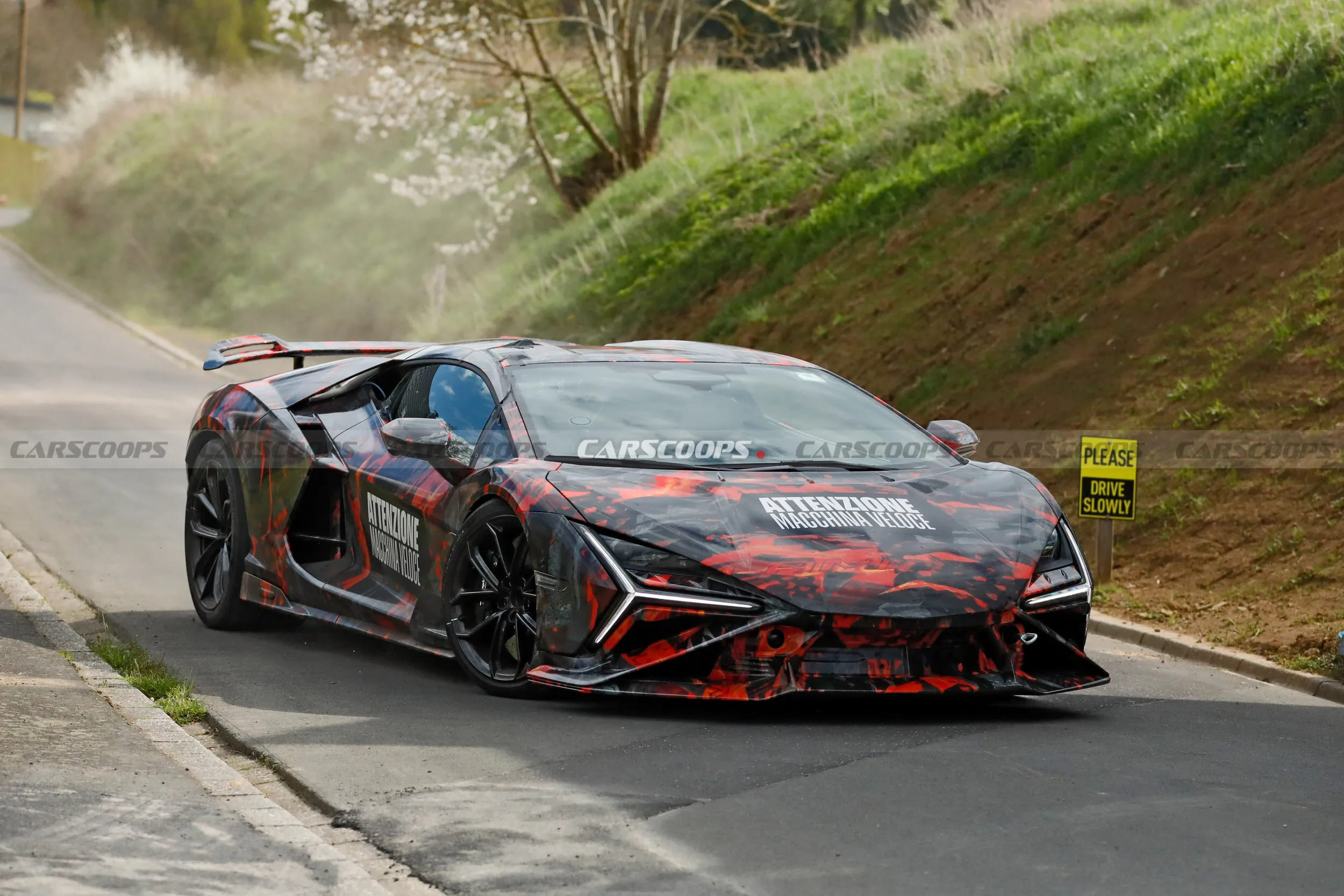 Lamborghini Revuelto SV