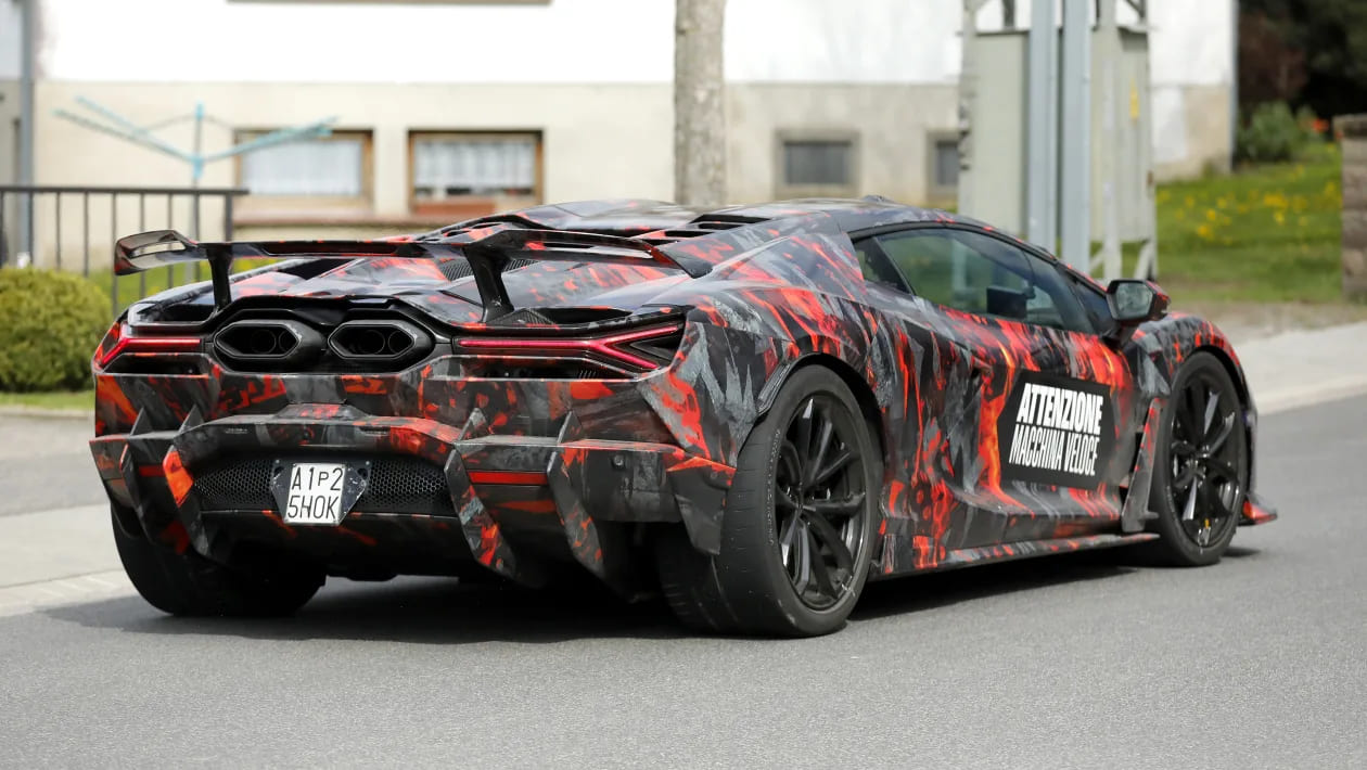 Lamborghini Revuelto SV